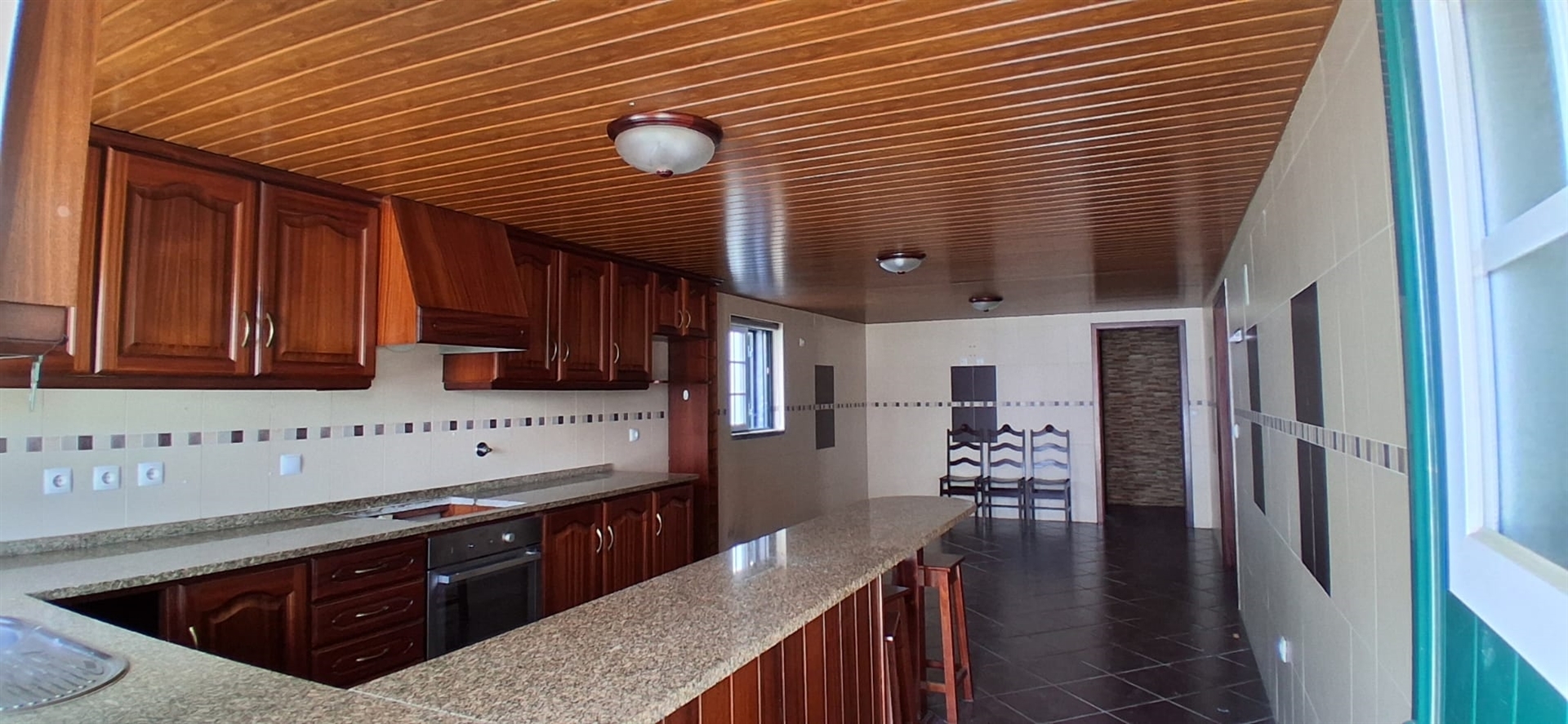 Moradia T5 com Jardim e Churrasqueira em Santo Antonino, Coruche