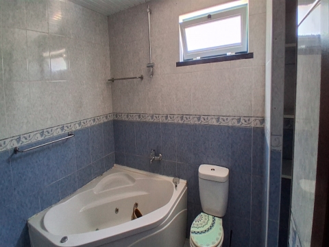 Moradia T5 com Jardim e Churrasqueira em Santo Antonino, Coruche