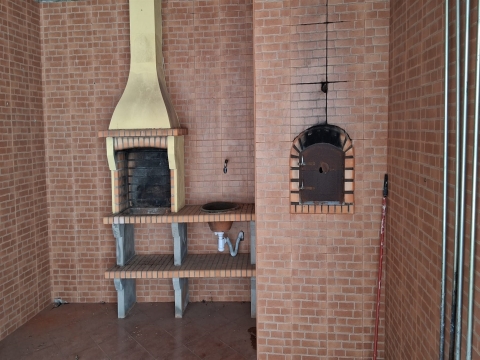 Moradia T5 com Jardim e Churrasqueira em Santo Antonino, Coruche